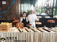 烘焙培訓(xùn)—2019年6月15日，越秀星匯樓盤開盤展翅西點學(xué)員戶外實踐